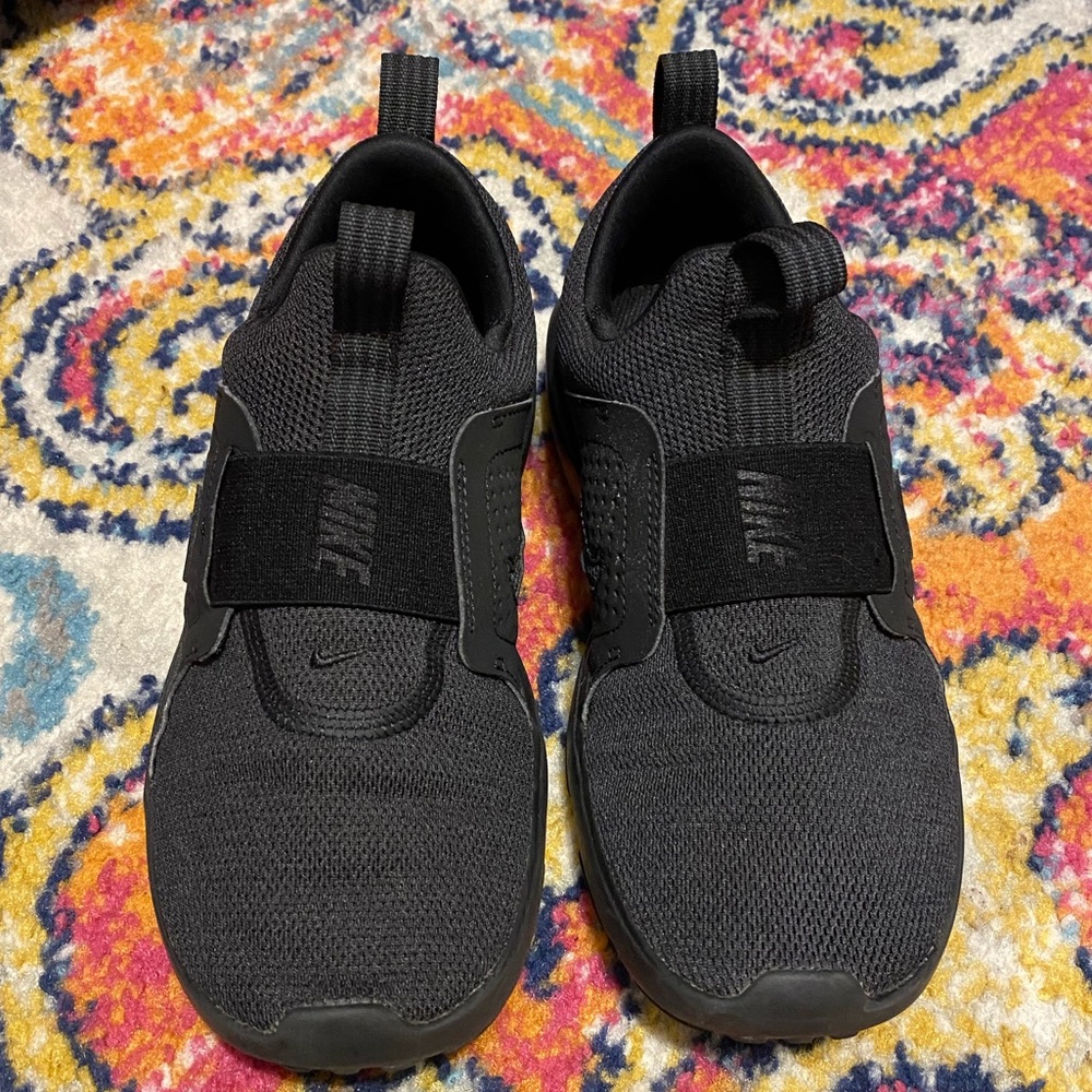 Nike Women’s Comfort Slip on Sneakers, size 5.5, used - great condition
